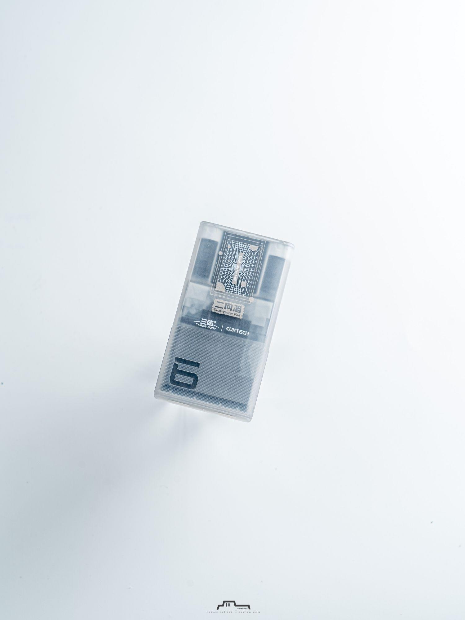 酷态科 6 号电能卡片三体限定版